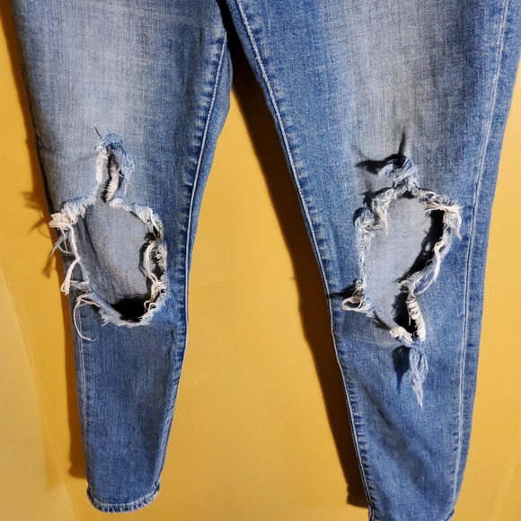 Levi's 721 High Rise Skinny Red Tab Jeans - Picture 4 of 6